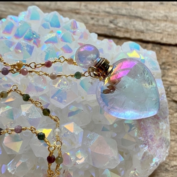 STUNNING Aura quartz fillable heart, rosar… - Picture 2 of 3